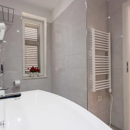 Luxury Floramye (adults Only) Split