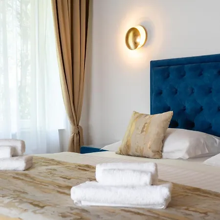 Luxury Floramye (adults Only) Split